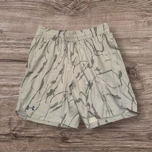 NWOT Under Armour Men's Gray Camouflage Shorts Size L